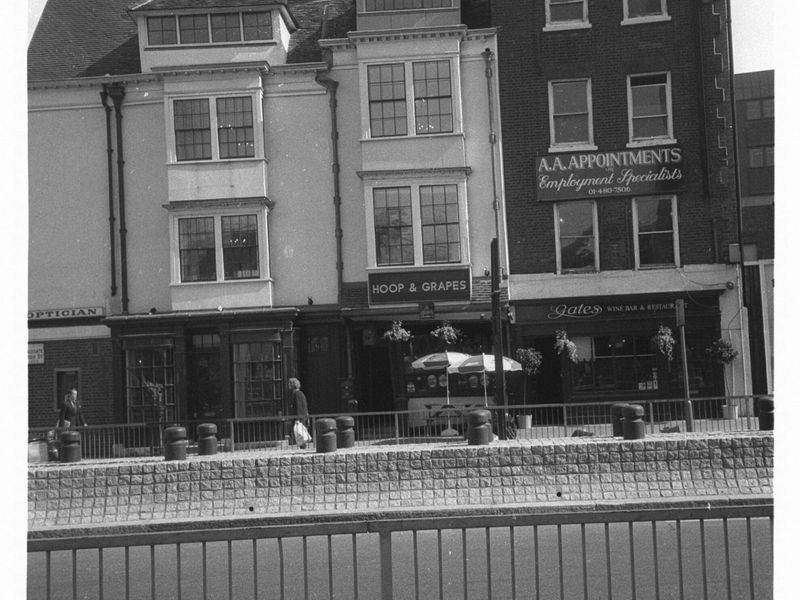 Hoop & Grapes London EC3 taken in July 1985.. (Pub, External). Published on 12-04-2019 
