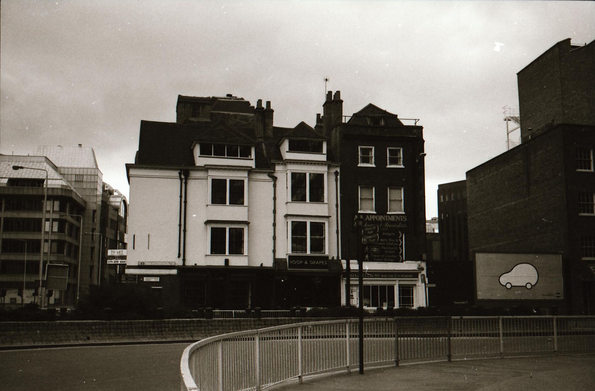 Hoop & grapes London EC3 taken between Dec 1992-Jan 1994.. (Pub, External). Published on 12-04-2019