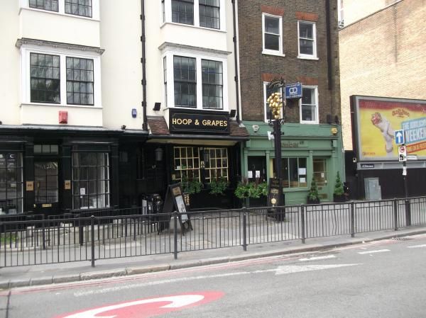 Hoop & Grapes London EC3 taken June 2012. (Pub, External). Published on 26-11-2013