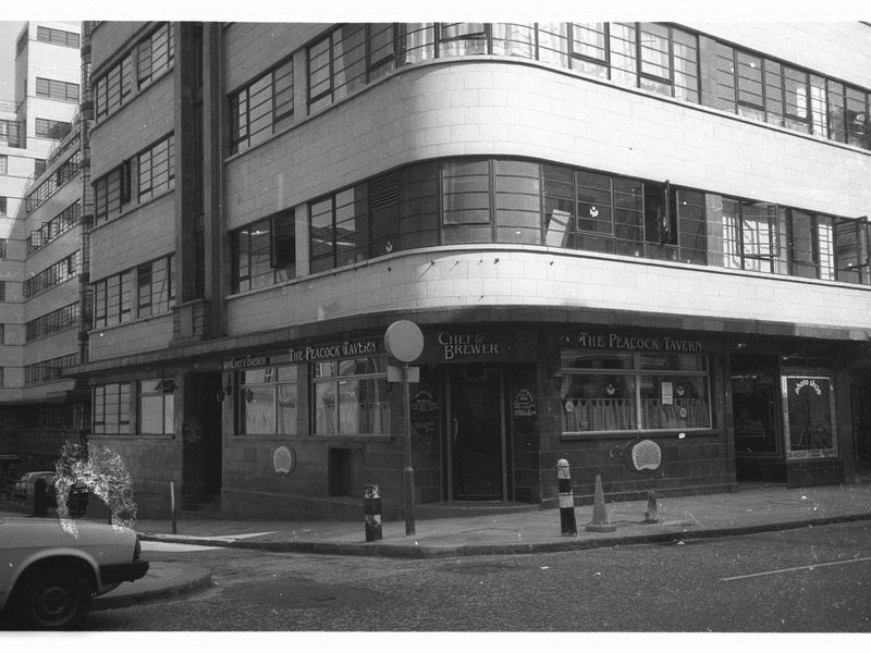 Peacock London EC3 taken in July 1985.. (Pub, External). Published on 12-04-2019