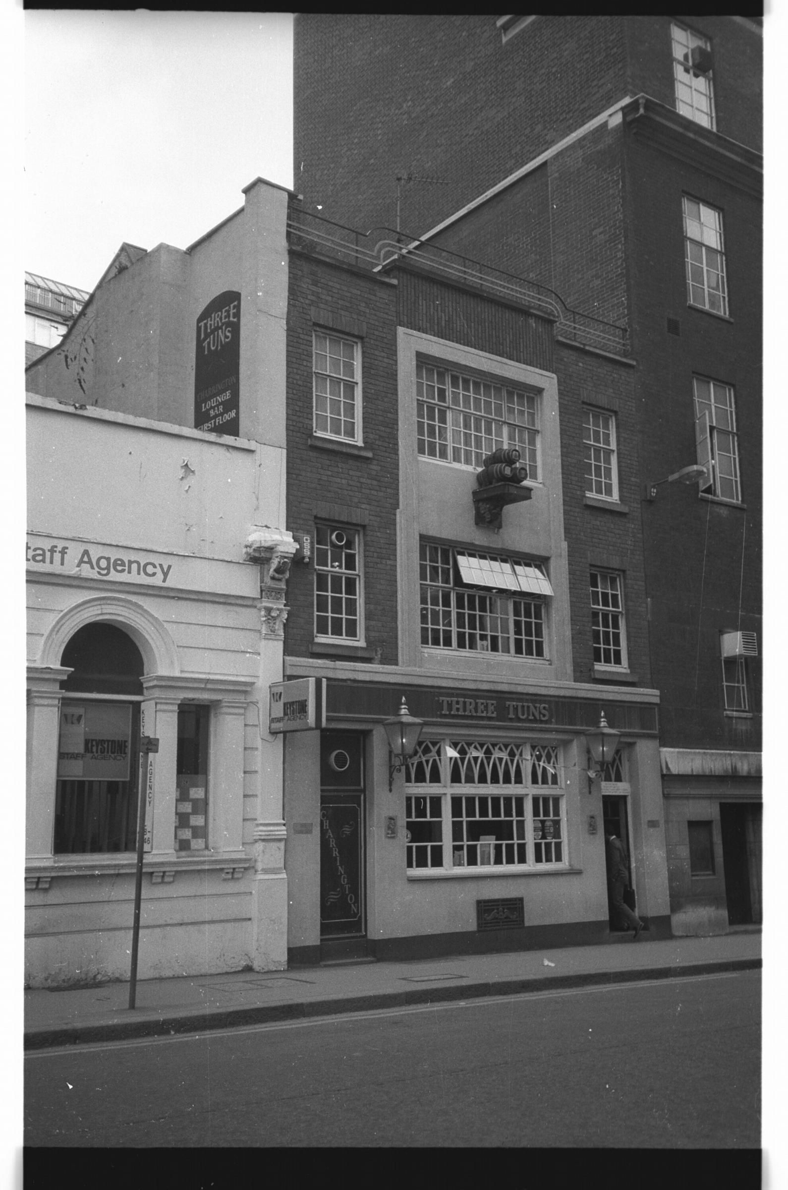 Three Tuns London EC3 taken in July 1985.. (Pub, External). Published on 12-04-2019