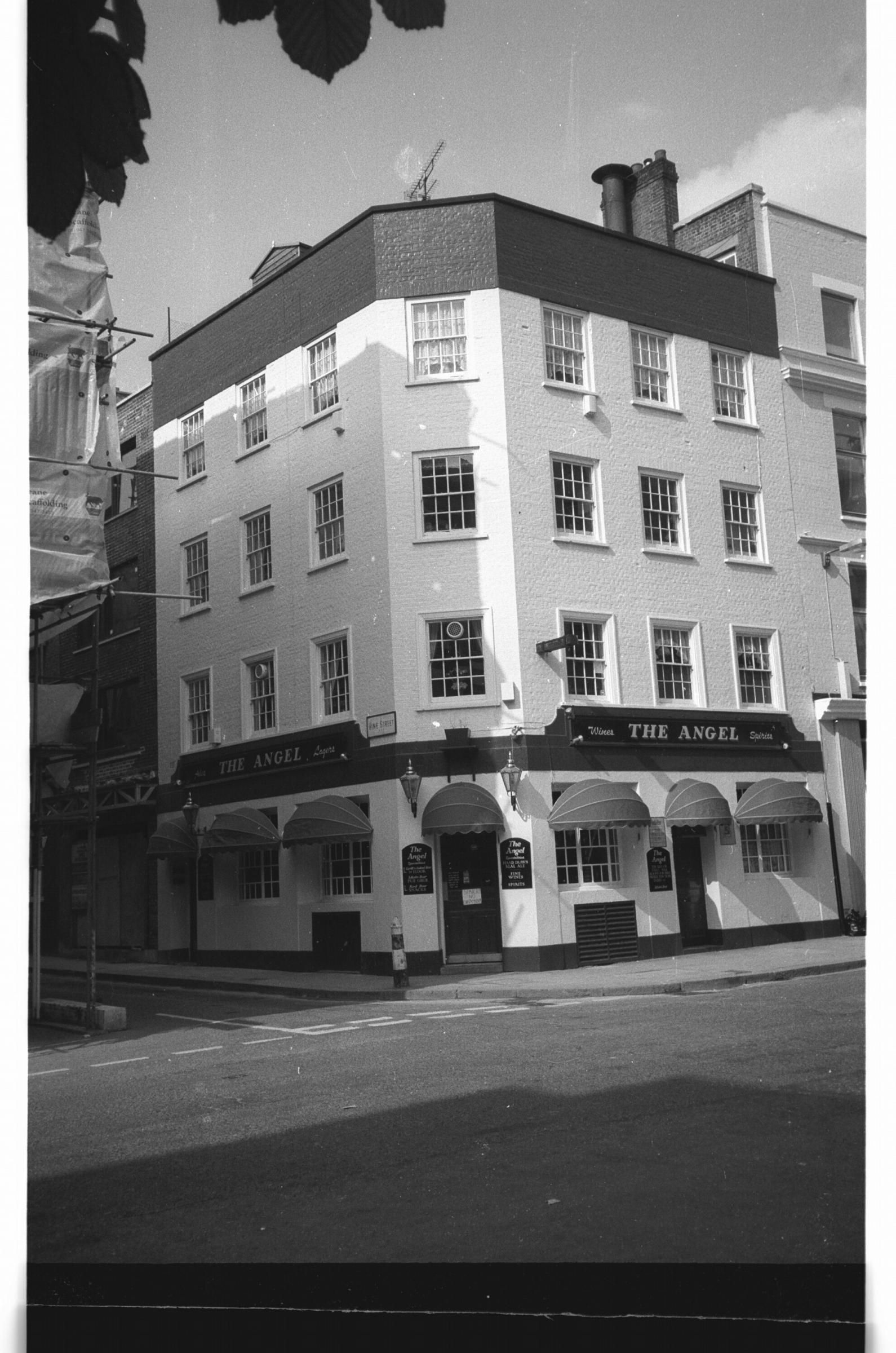 Angel London EC2 in Jul 1985.. (Pub, External). Published on 12-04-2019