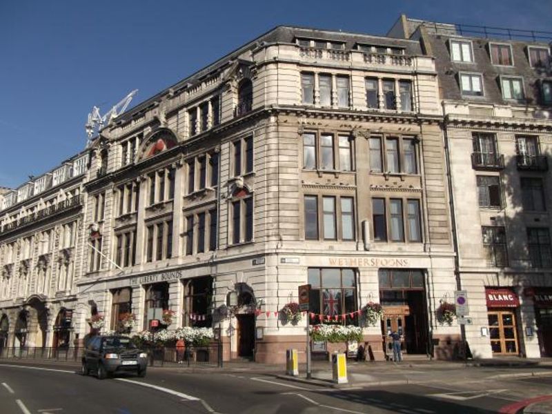 Liberty Bounds London EC3 taken Sept 2012. (Pub, External). Published on 26-11-2013 