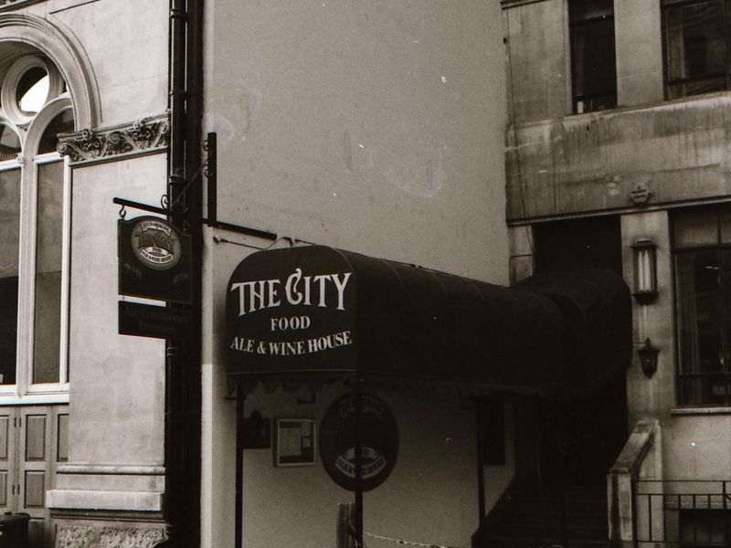 City FoodAle & Wine House London EC3 taken between Dec 1992 -Jan. (Pub, External, Key). Published on 12-04-2019
