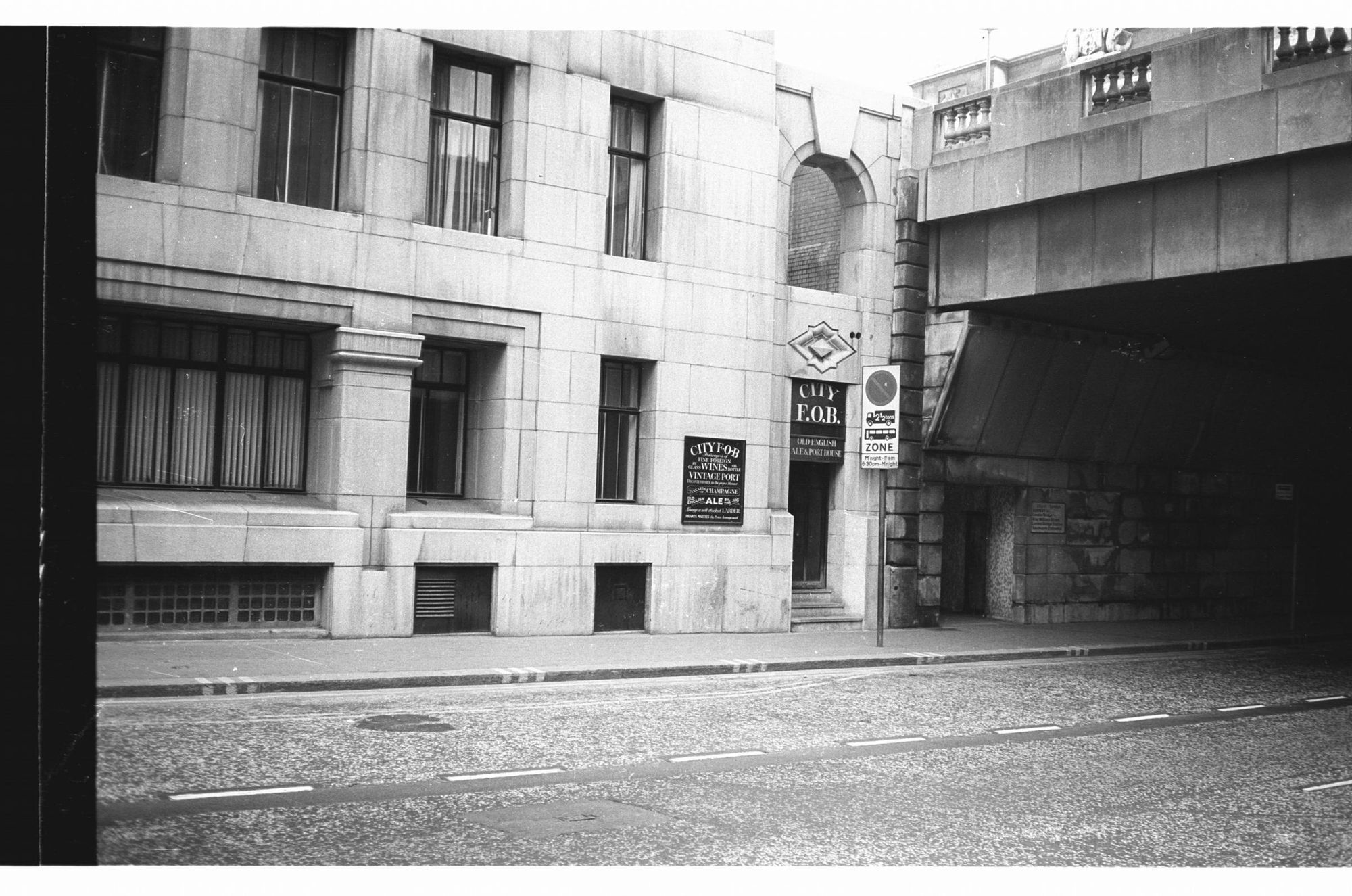 City FOB London EC3 taken in July 1985.. (Pub, External, Key). Published on 12-04-2019