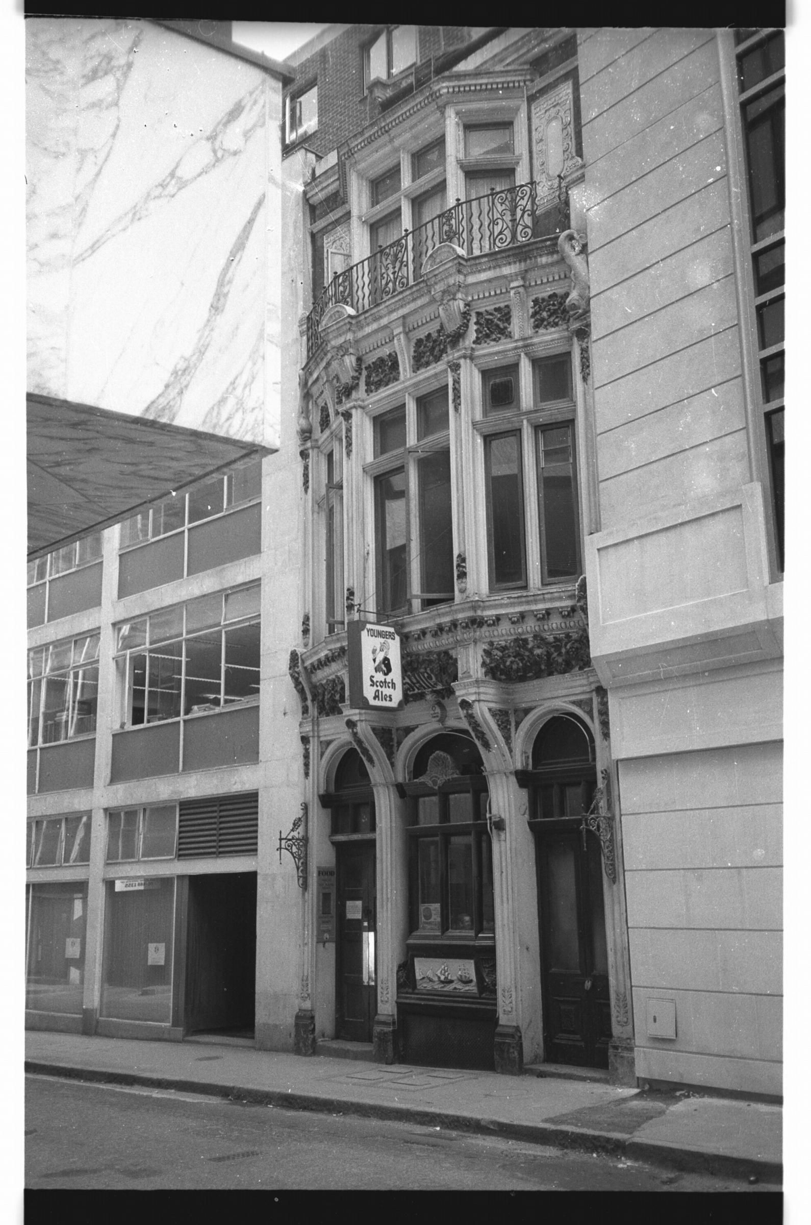 Ship Hart St London EC3 taken in July 1985.. (Pub, External). Published on 12-04-2019