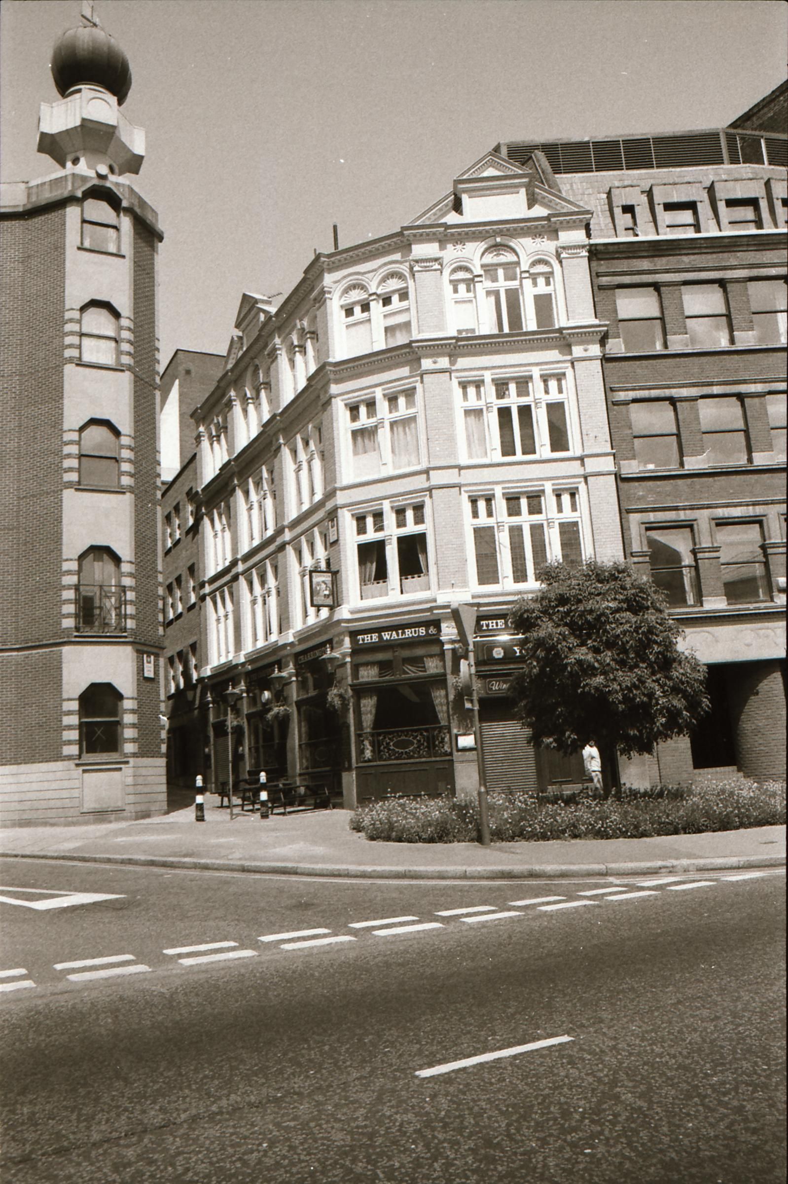 Walrus & Carpenter London EC3 taken in May 1994.. (Pub, External). Published on 12-04-2019