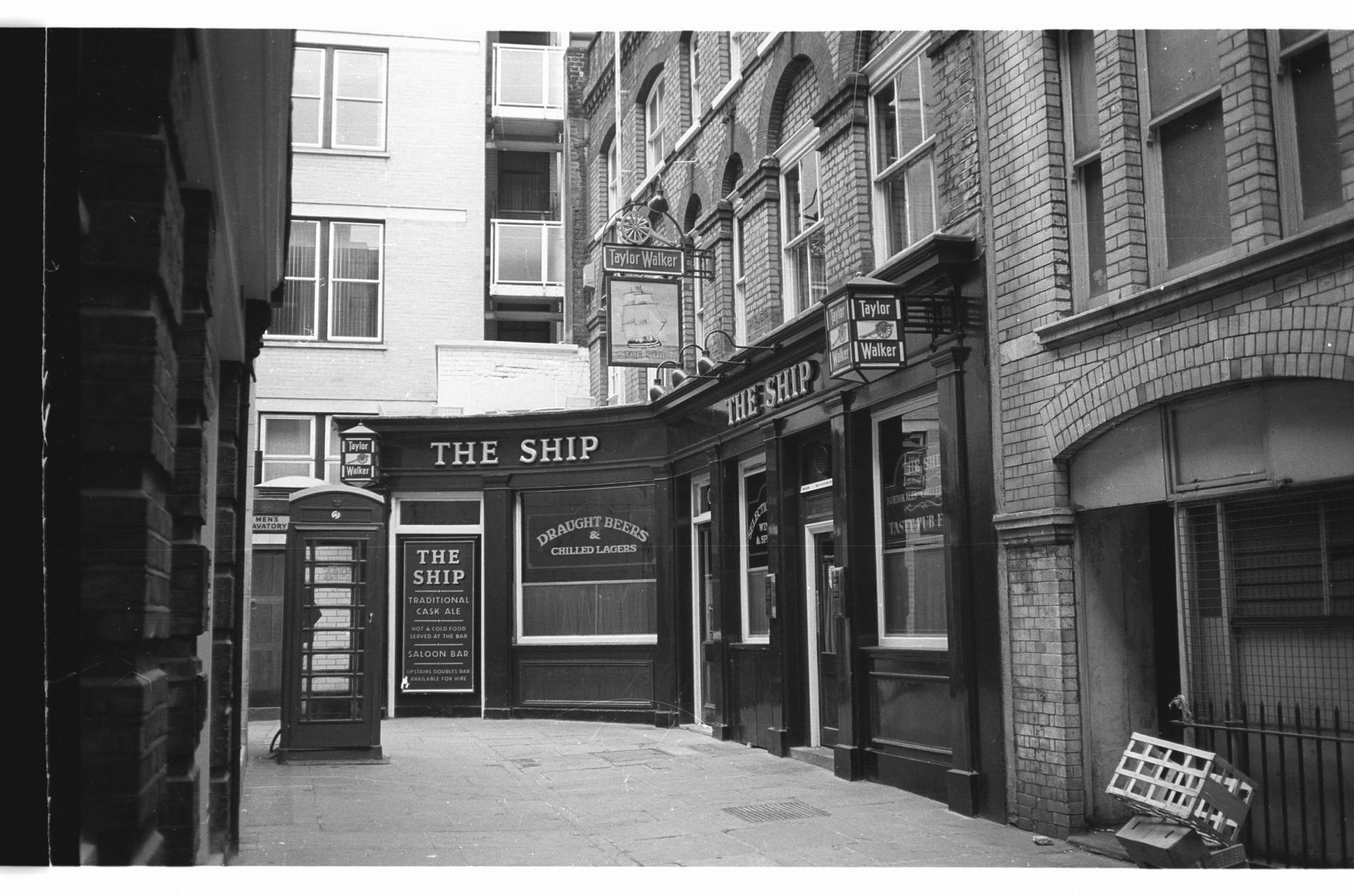 Ship Talbot Ct London EC3 in July 1985.. (Pub, External). Published on 12-04-2019