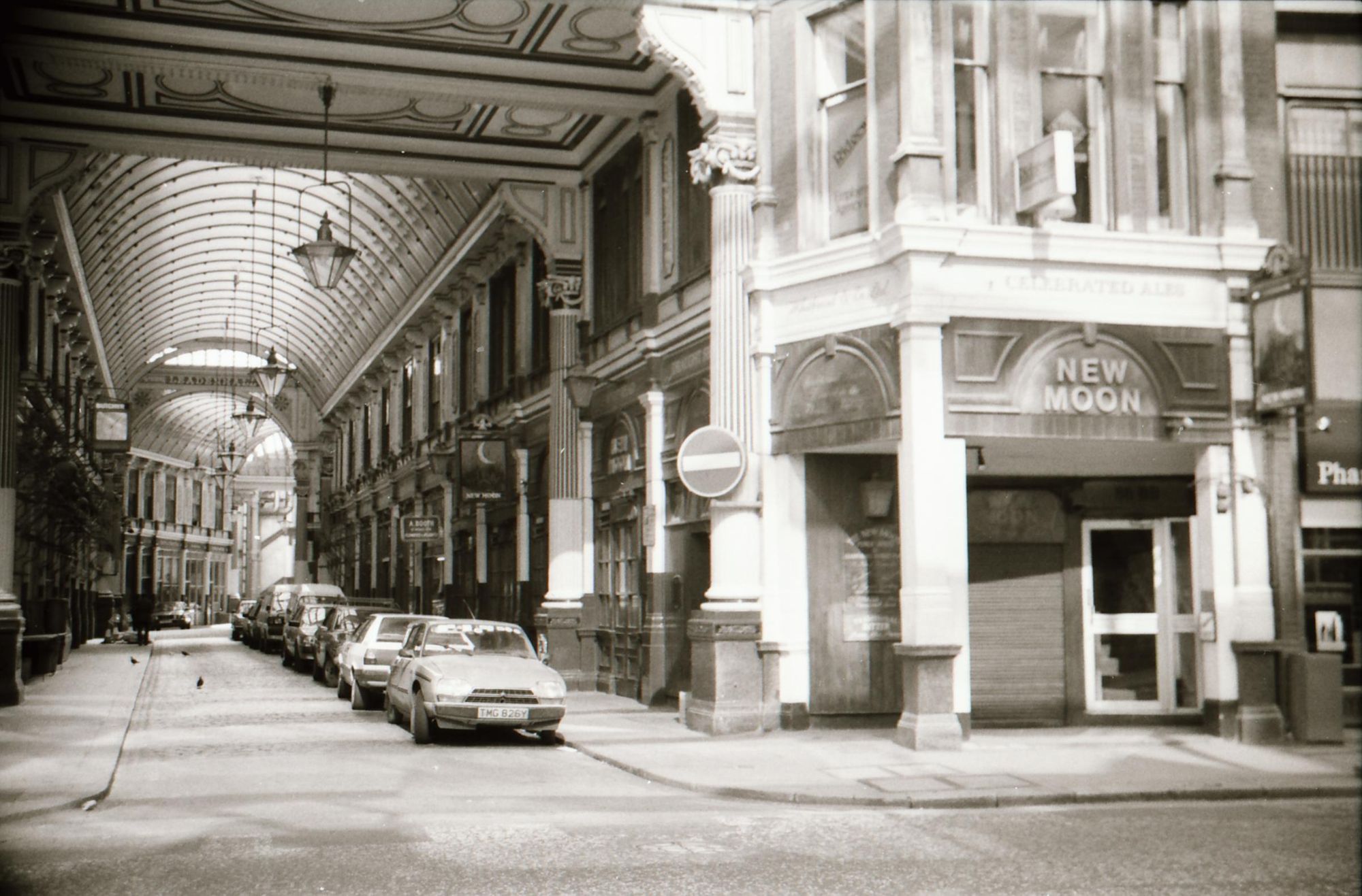 New Moon London EC3 taken in Aug 1989.. (Pub, External). Published on 12-04-2019