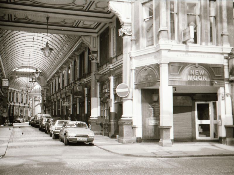 New Moon London EC3 taken in Aug 1989.. (Pub, External). Published on 12-04-2019 
