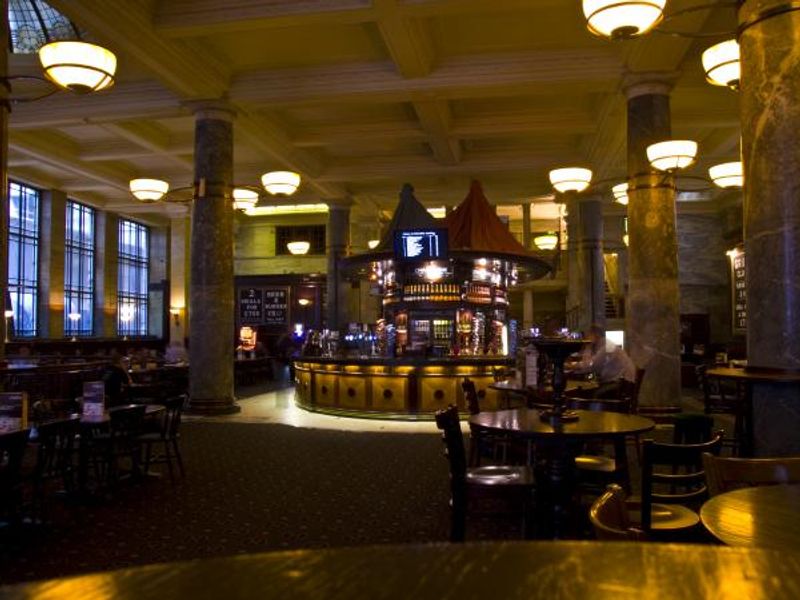 Cross Keys London EC3. (Bar). Published on 28-11-2013 