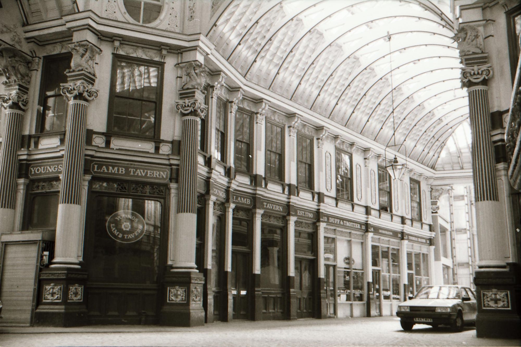 Lamb London EC3 taken in Aug 1989.. (Pub, External). Published on 12-04-2019