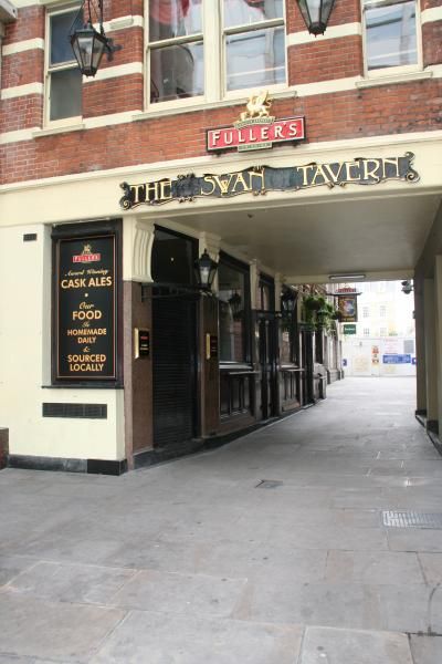 Swan London EC3 . (Pub, External). Published on 28-11-2013