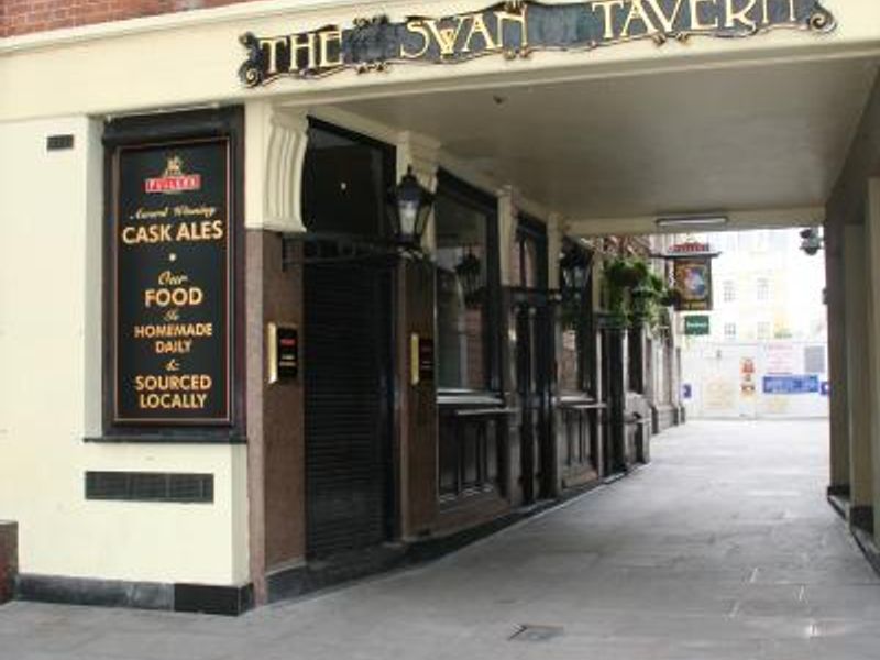 Swan London EC3 . (Pub, External). Published on 28-11-2013