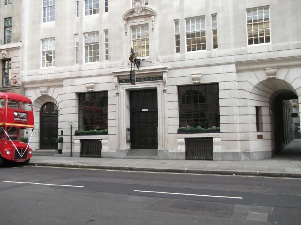 Pitcher & Piano London EC3.. (Pub, External). Published on 26-07-2013