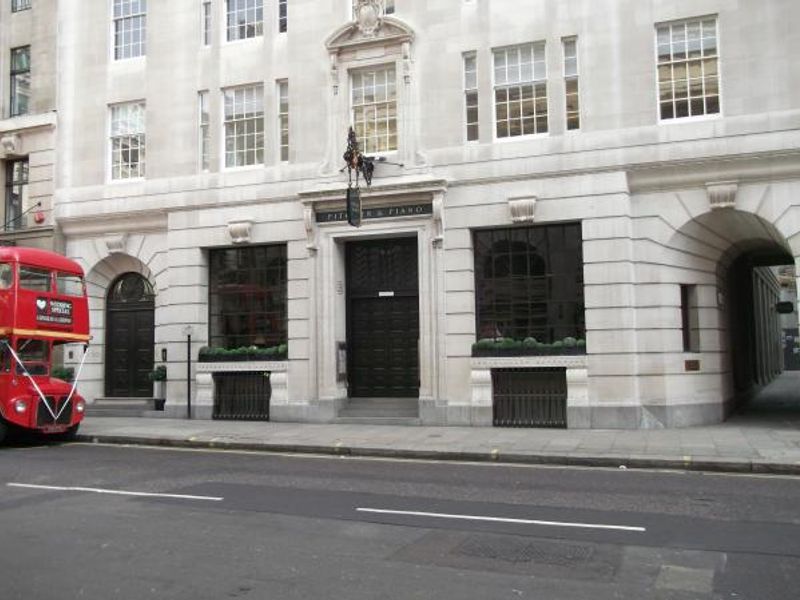 Pitcher & Piano London EC3.. (Pub, External). Published on 26-07-2013