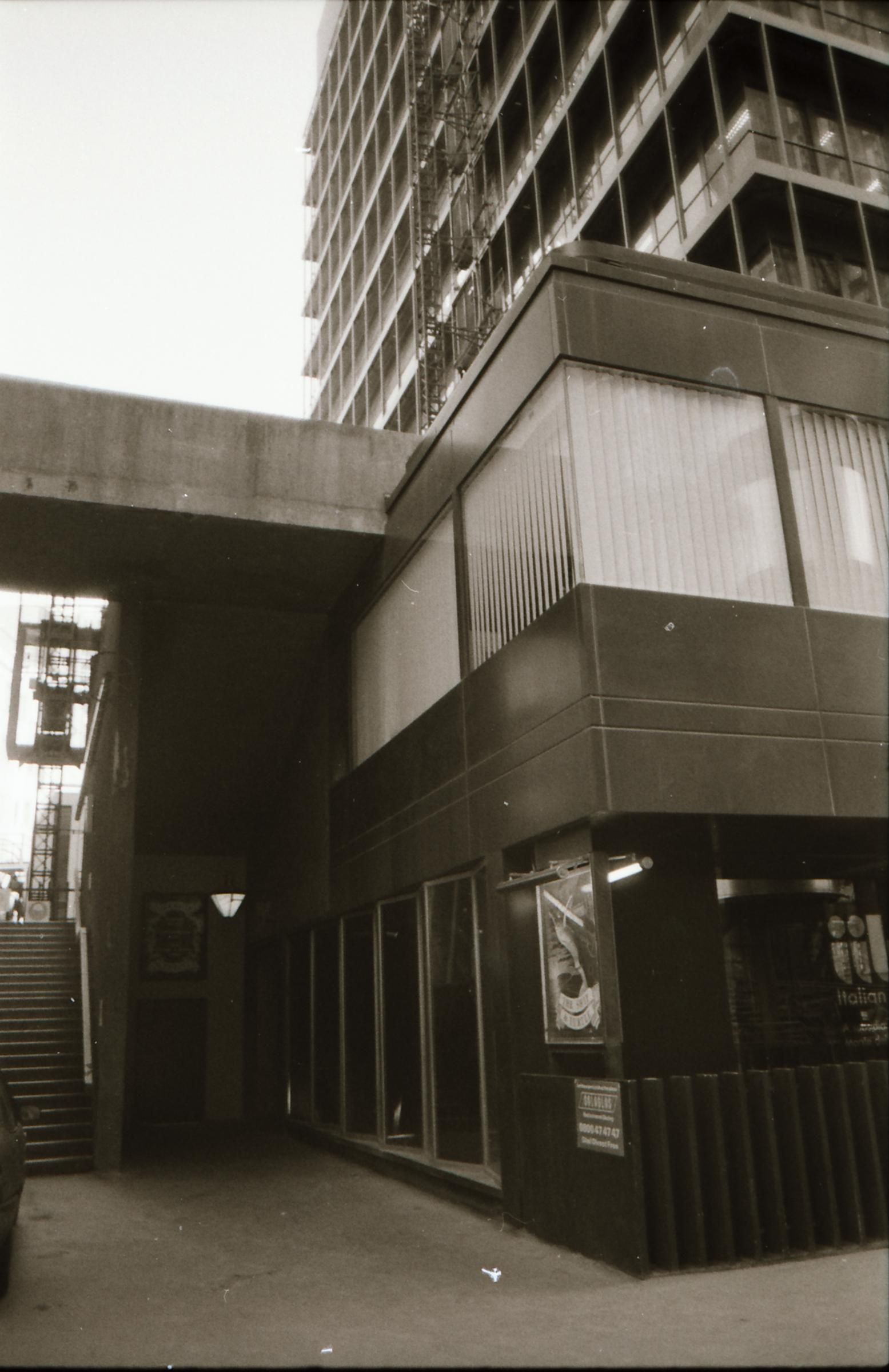 Ship & Turtle London EC3 in April 1994.. (Pub, External). Published on 12-04-2019
