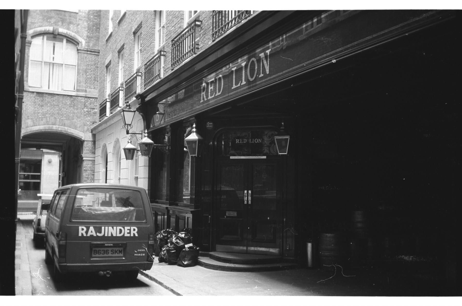 Red Lion Lombard Ct London EC3 taken in July 1985.. (Pub, External, Key). Published on 12-04-2019