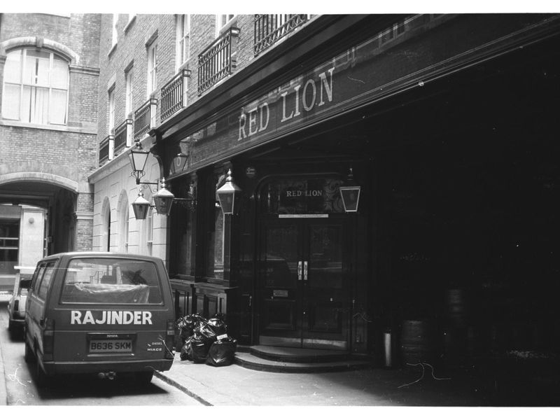 Red Lion Lombard Ct London EC3 taken in July 1985.. (Pub, External, Key). Published on 12-04-2019