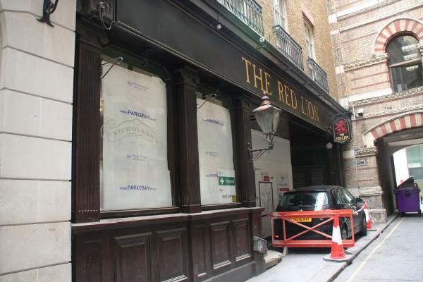 Red Lion Lombard Ct London EC3. (Pub, External). Published on 28-11-2013