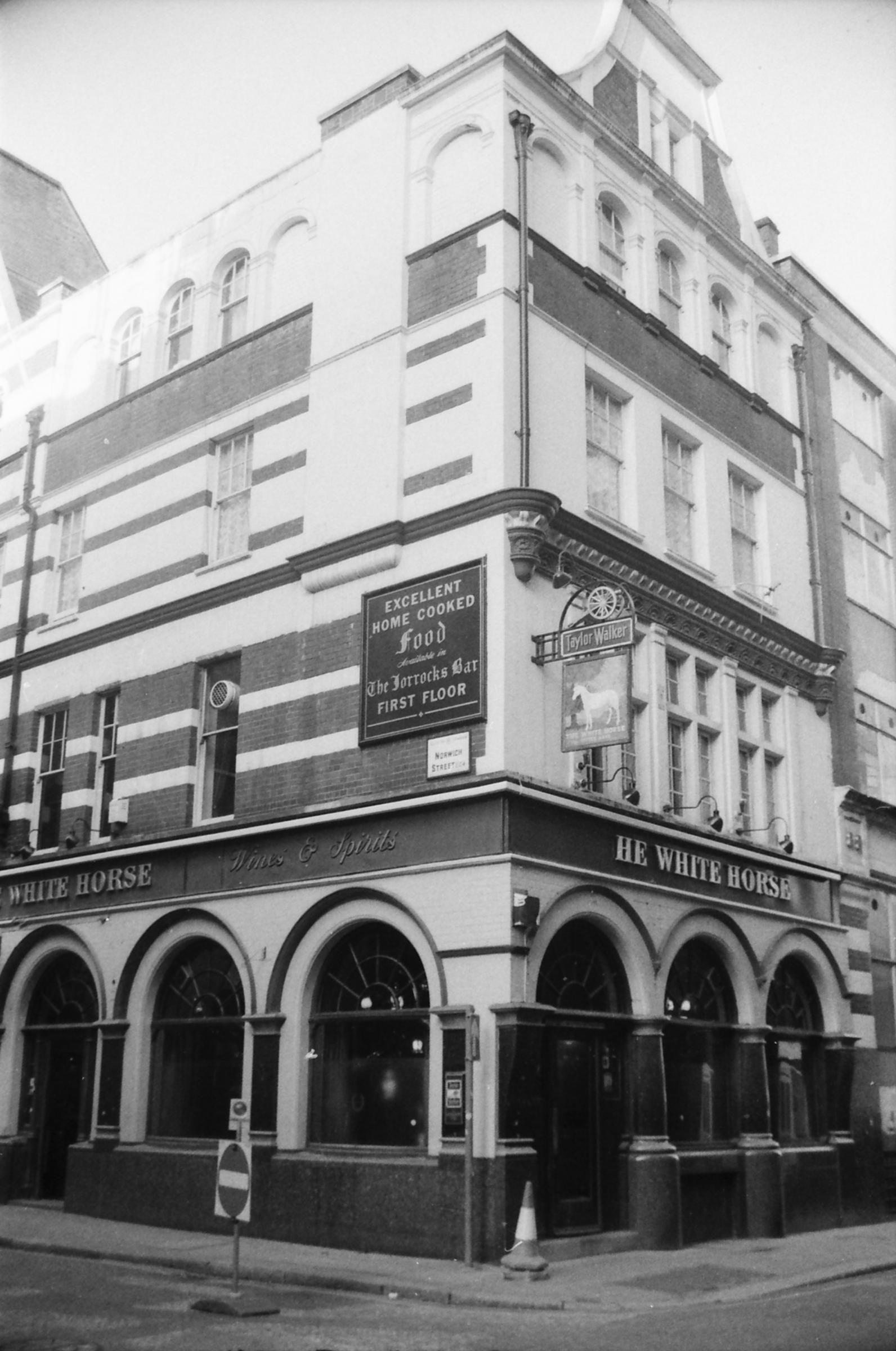 White Horse London EC4 taken 10 Dec 1988.. (Pub, External, Key). Published on 12-04-2019