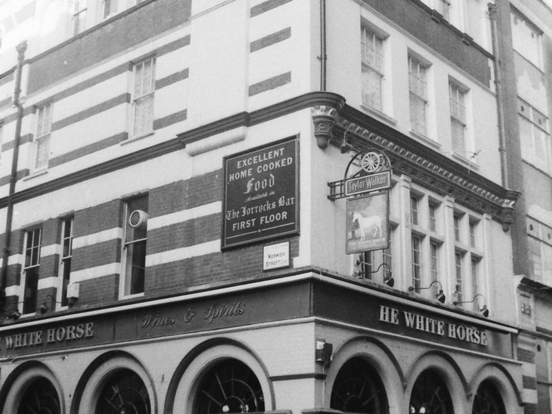 White Horse London EC4 taken 10 Dec 1988.. (Pub, External, Key). Published on 12-04-2019