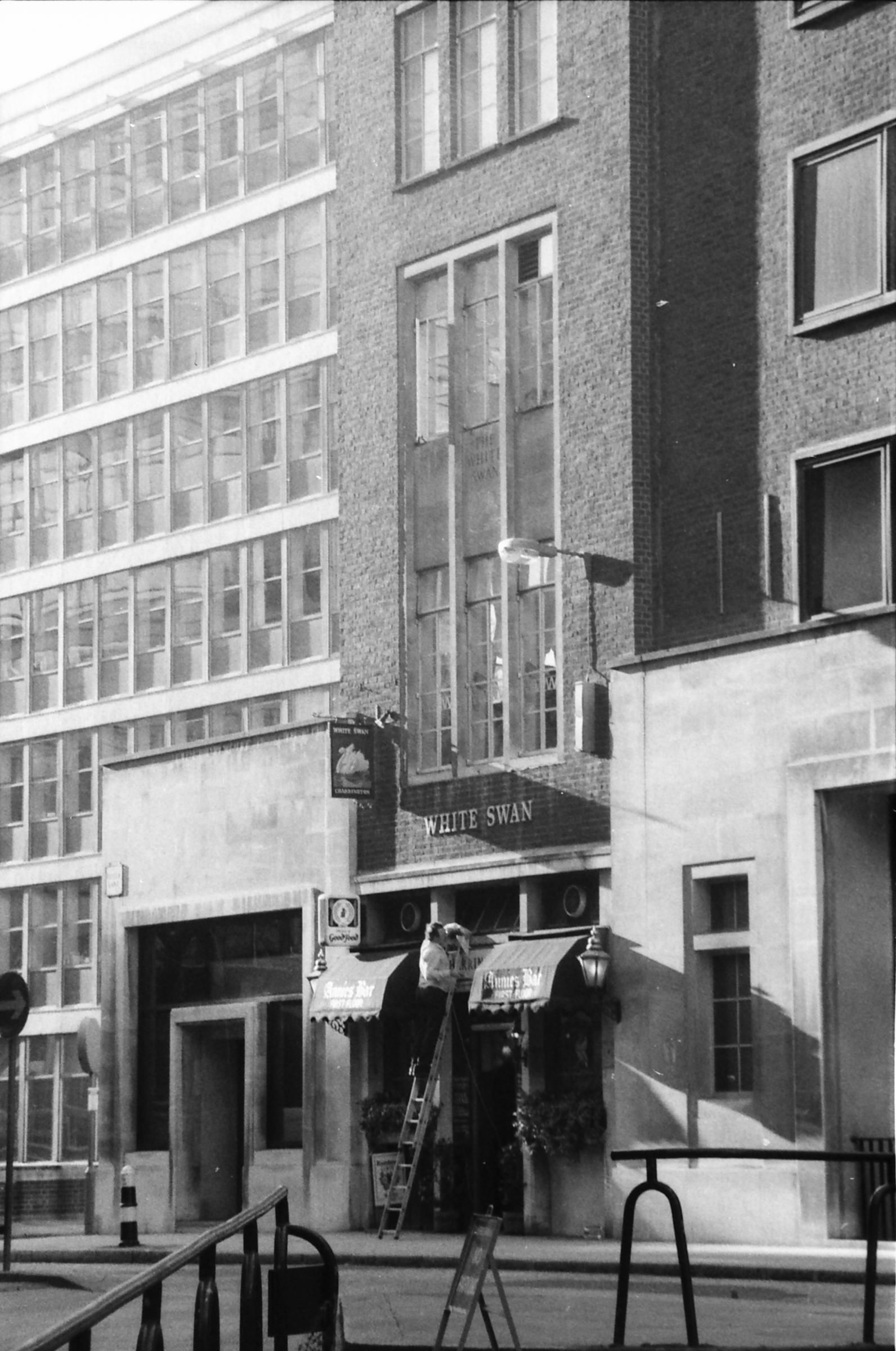 White Swan London EC4 taken 10 Dec 1988.. (Pub, External). Published on 12-04-2019
