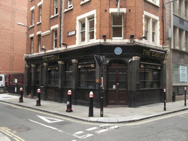 Castle London, EC4 taken Aug 2015. (Pub, External). Published on 06-12-2015