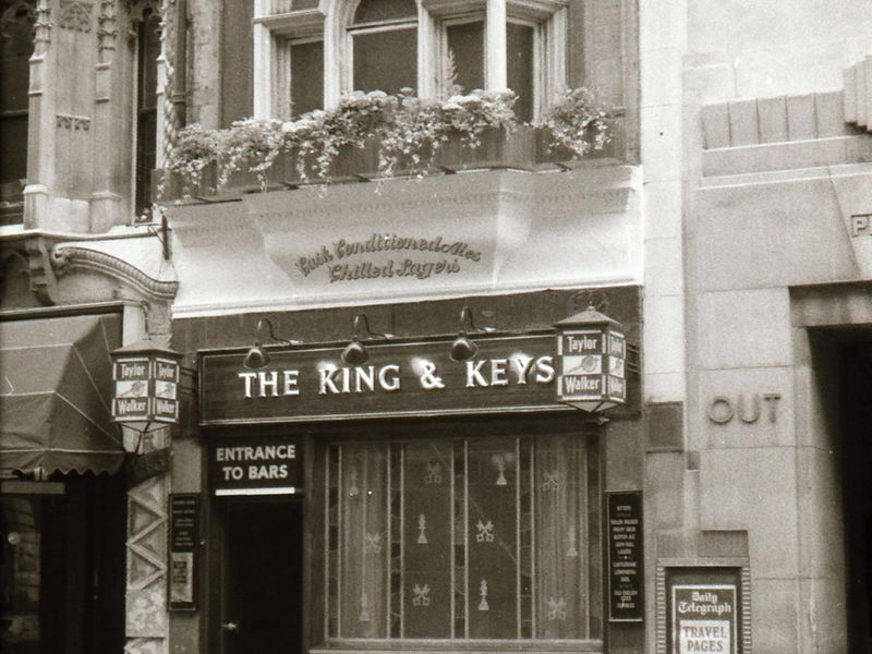 King & Keys London EC4 taken in mid 1985.. (Pub, External, Key). Published on 12-04-2019