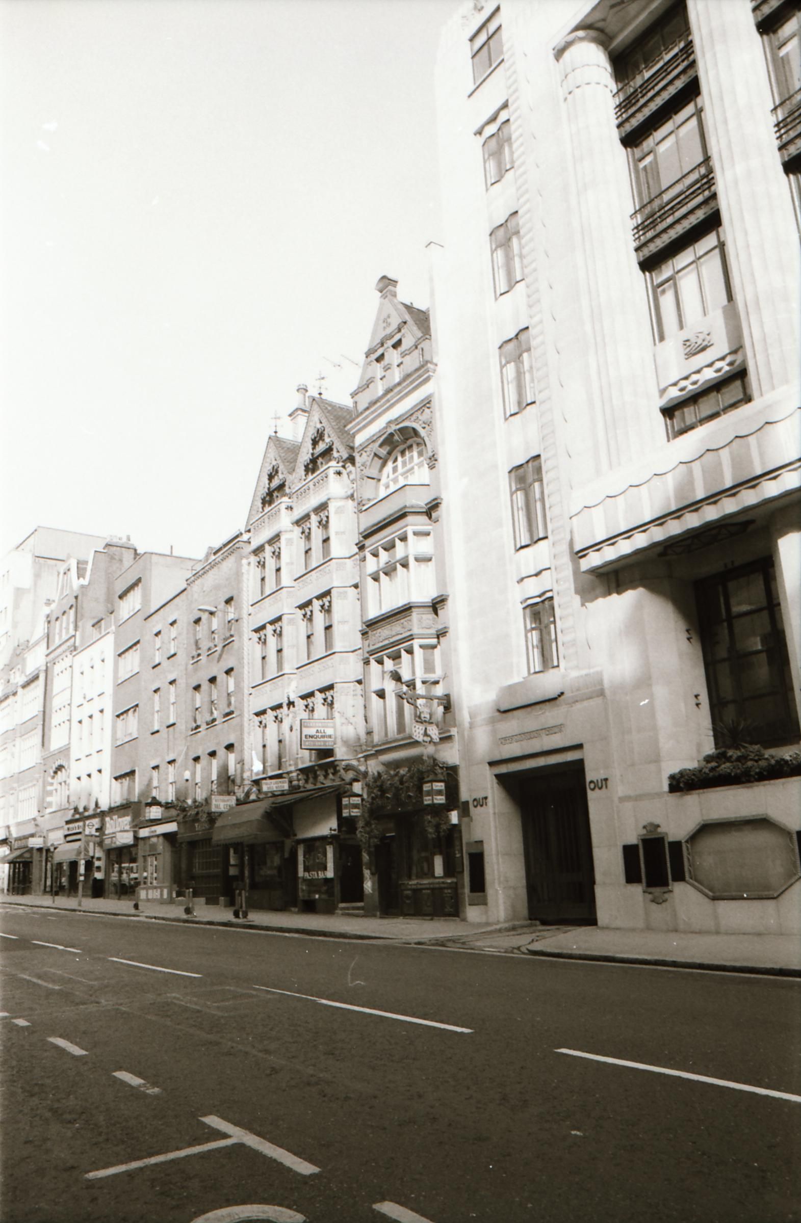 King & Keys London EC4 in April 1994 with the Ye Olde Cheshire C. (Pub, External). Published on 12-04-2019