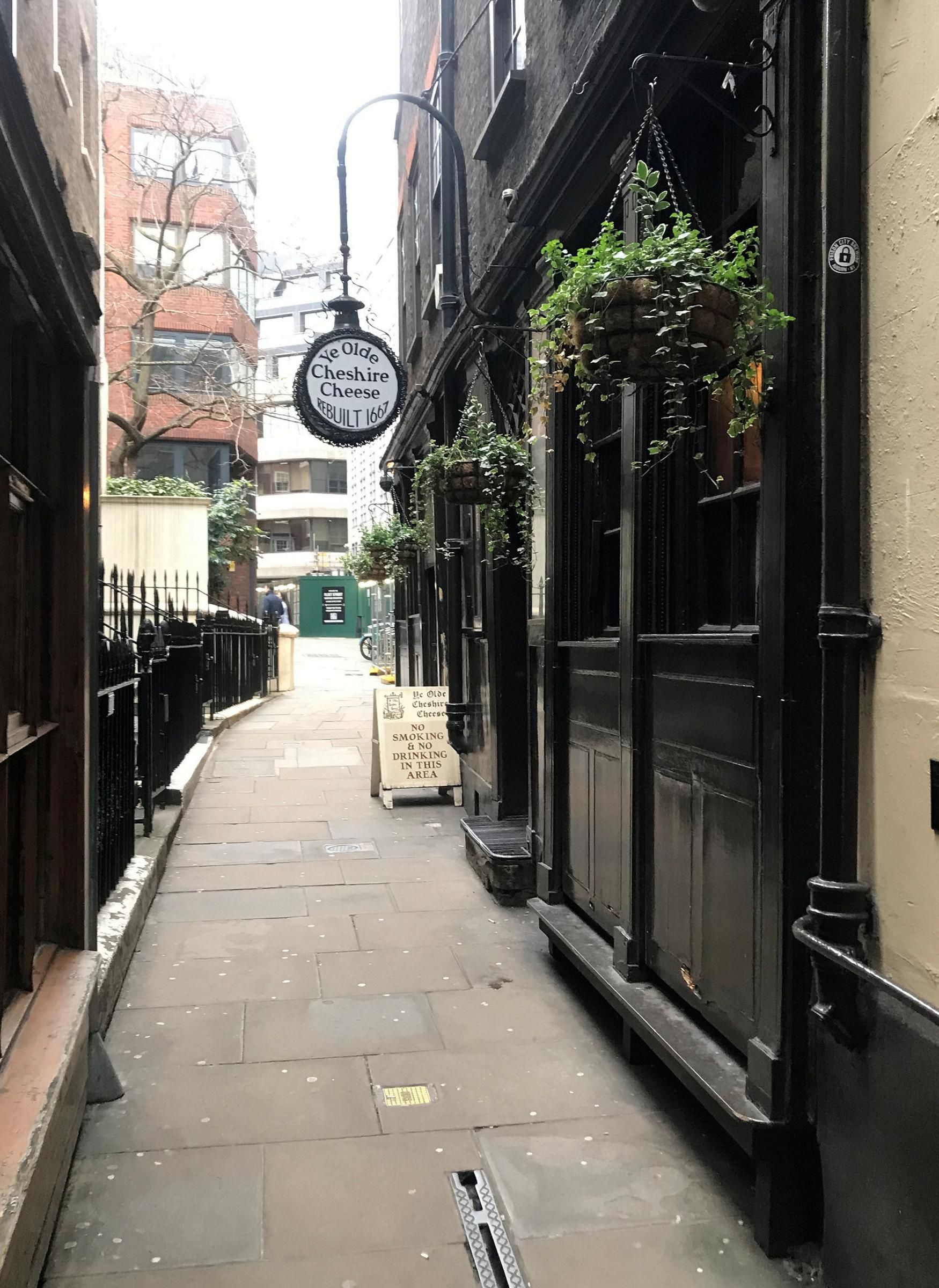 Olde Cheshire Cheese London EC4A- 20241228. (Pub, External, Bar). Published on 30-12-2024