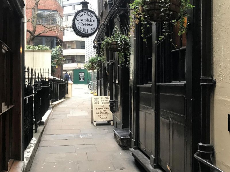 Olde Cheshire Cheese London EC4A- 20241228. (Pub, External, Bar). Published on 30-12-2024 