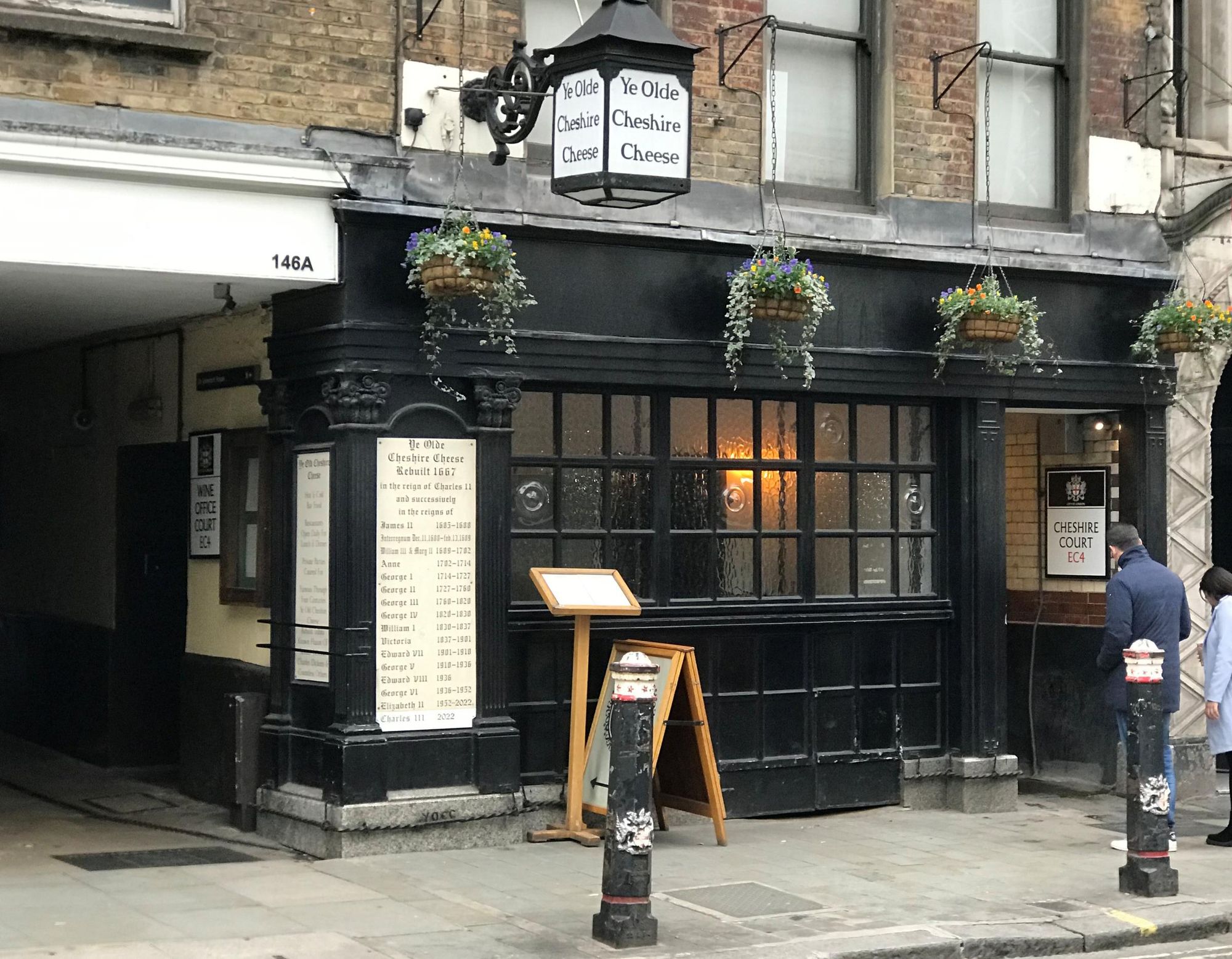 Olde Cheshire Cheese London EC4A- 20241228. (Pub, External, Key). Published on 30-12-2024