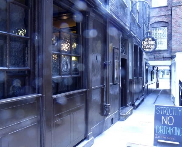 Ye Olde Cheshire Cheese London EC4 . (Pub, External). Published on 01-12-2013