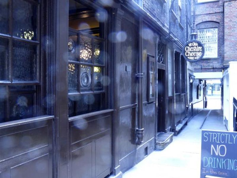Ye Olde Cheshire Cheese London EC4 . (Pub, External). Published on 01-12-2013 