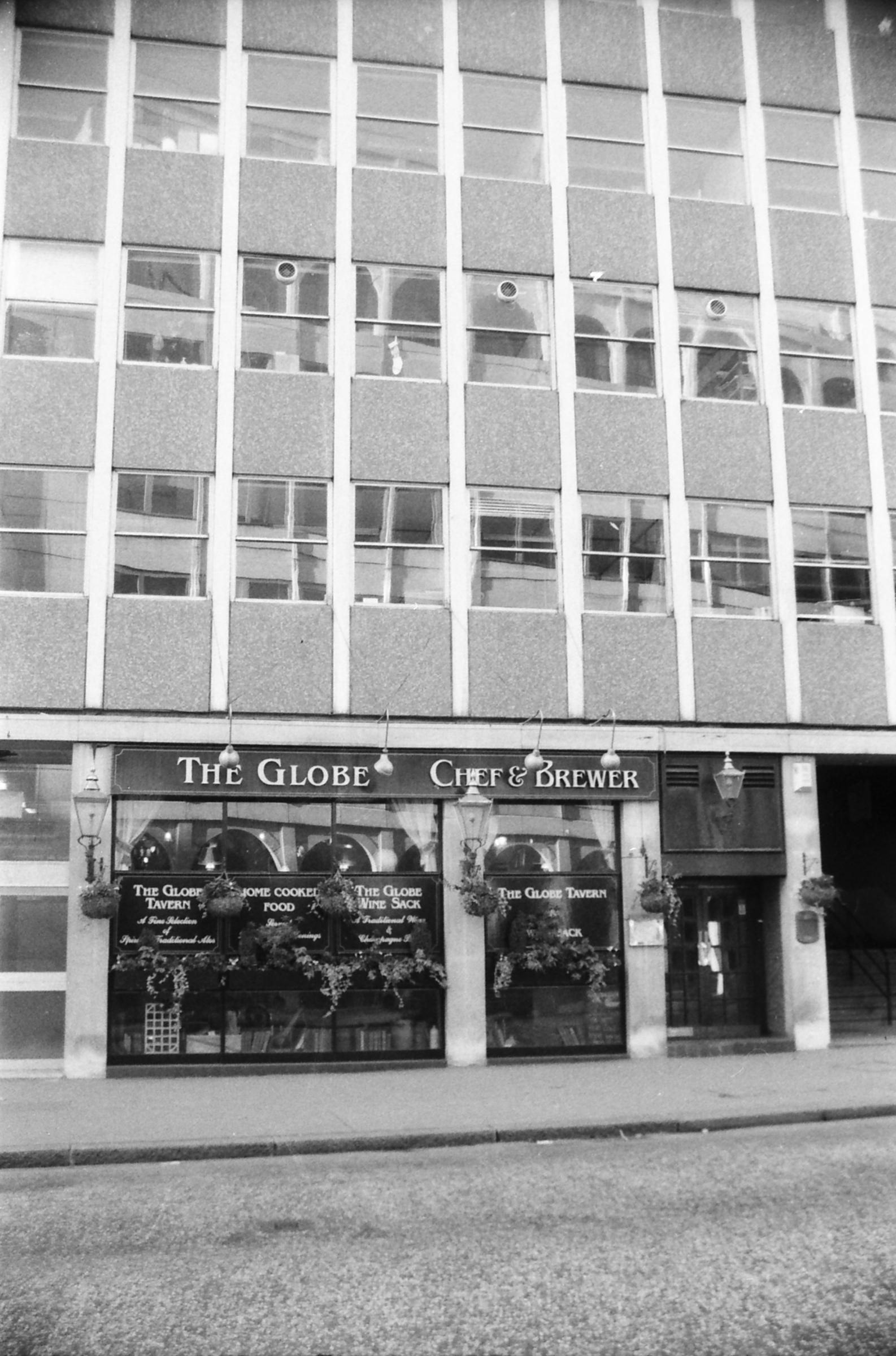 Globe London EC4 taken 10 Dec 1988.. (Pub, External, Key). Published on 12-04-2019