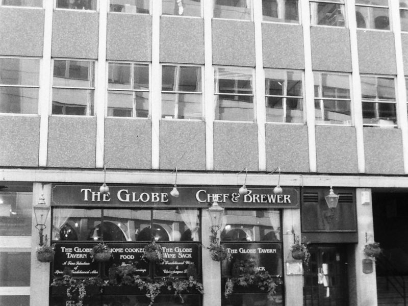 Globe London EC4 taken 10 Dec 1988.. (Pub, External, Key). Published on 12-04-2019