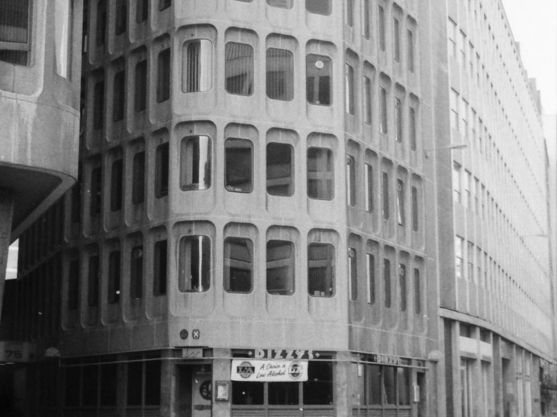 Dizzys London EC4 taken 10 Dec 1988.. (Pub, External). Published on 12-04-2019