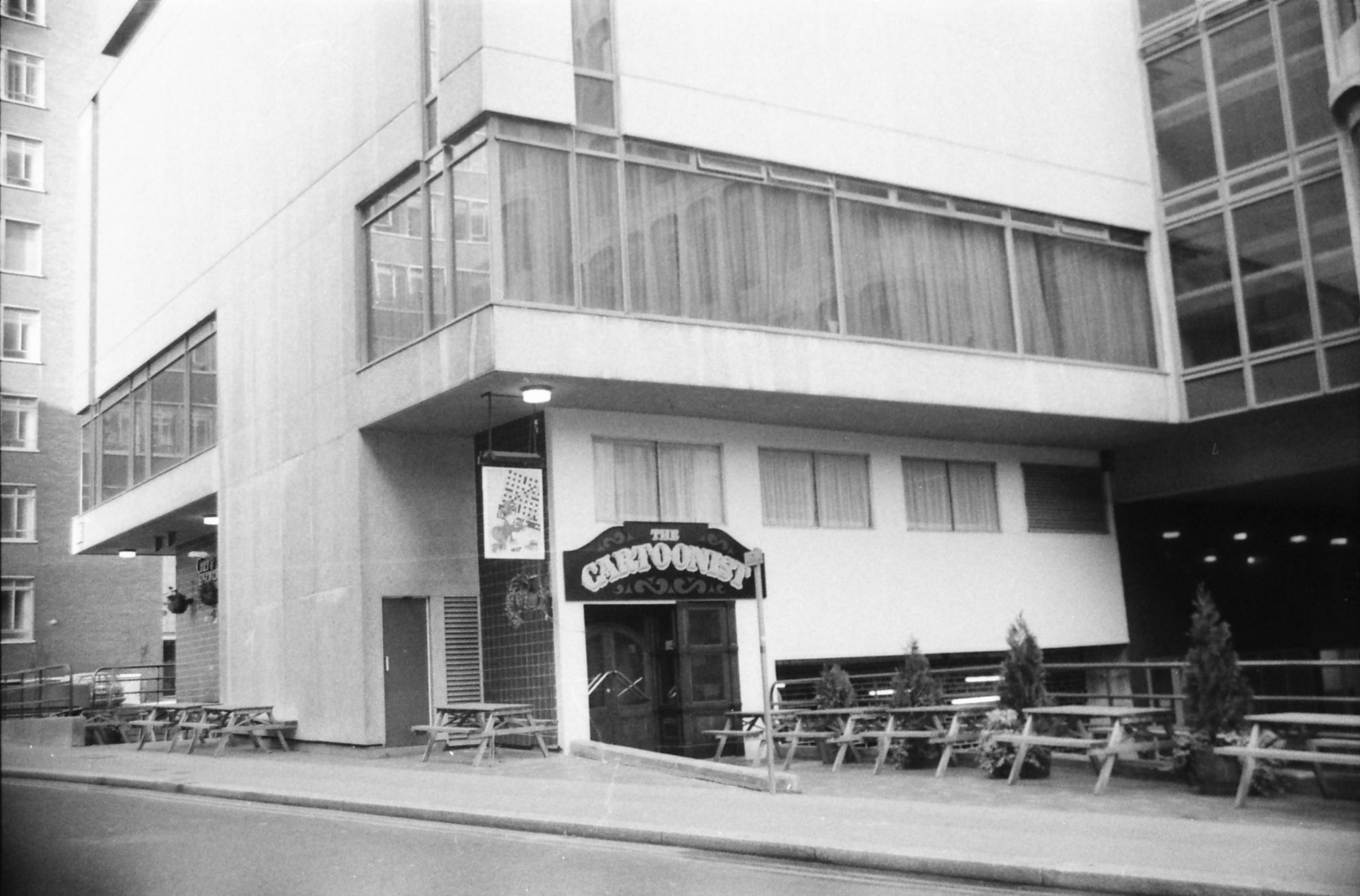 Cartoonist London EC4 taken 10 Dec 1988.. (Pub, External). Published on 13-04-2019