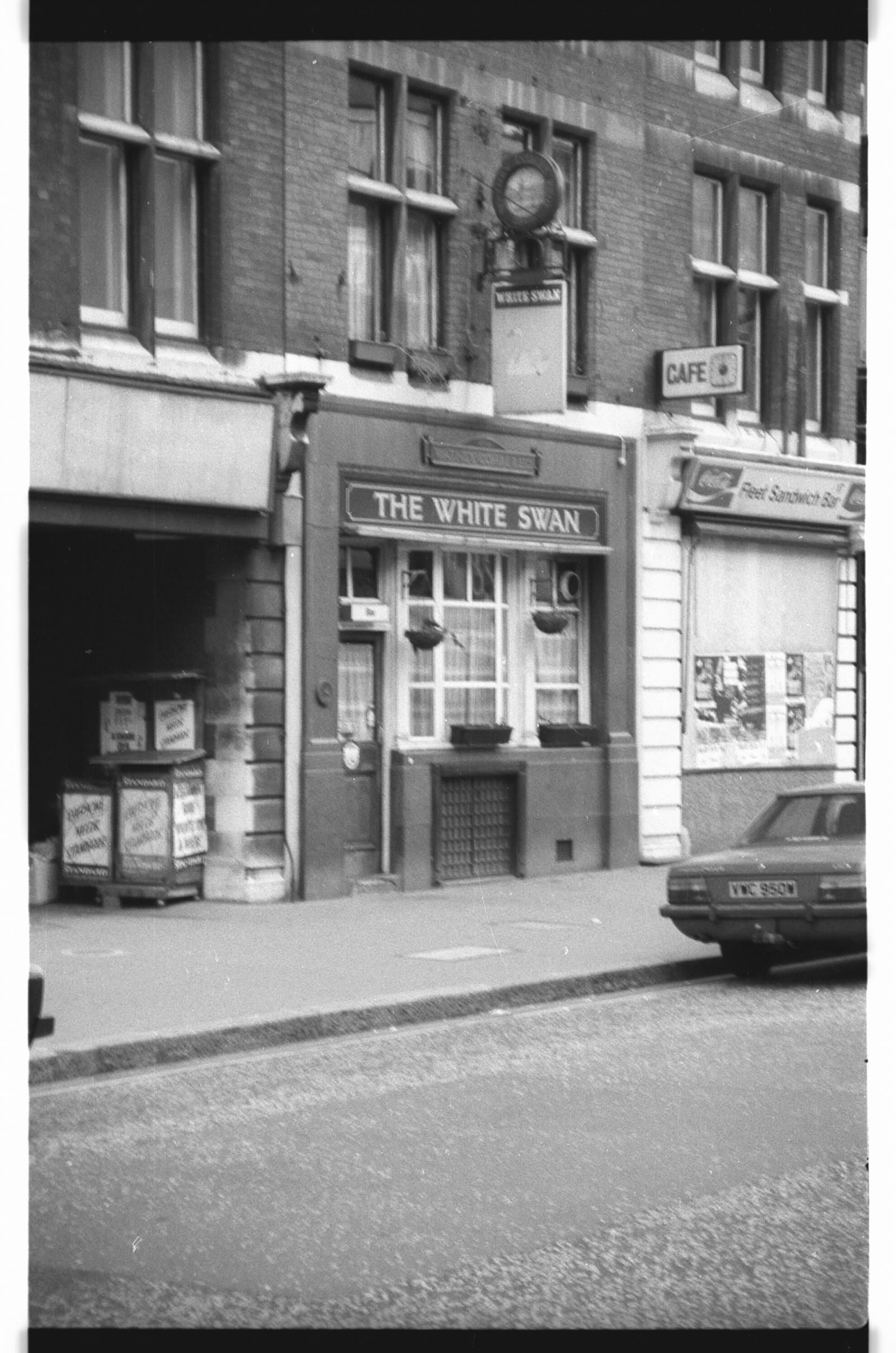 White Swan 18 Farringdon St London EC4 taken in July 1985.. (Pub, External). Published on 13-04-2019