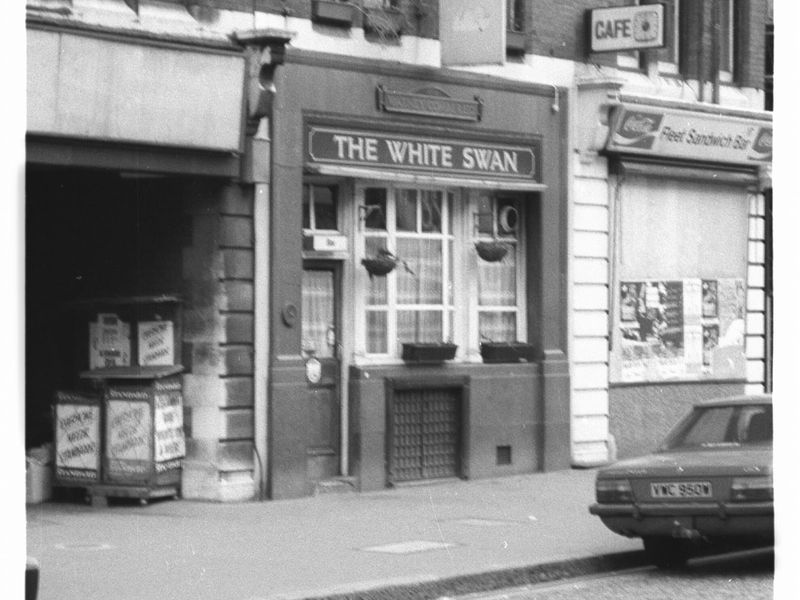 White Swan 18 Farringdon St London EC4 taken in July 1985.. (Pub, External). Published on 13-04-2019 