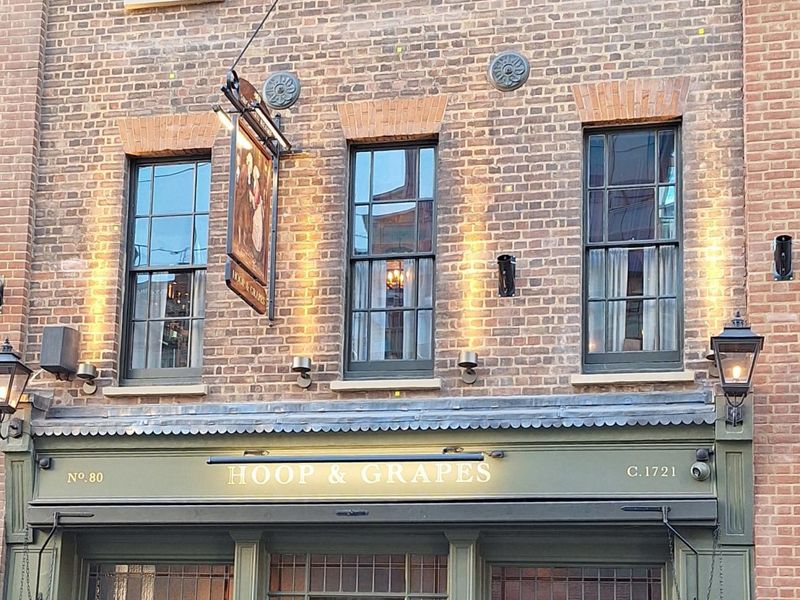 Hoop and Grapes London EC4A 20260425. (Pub, External, Key). Published on 28-04-2026