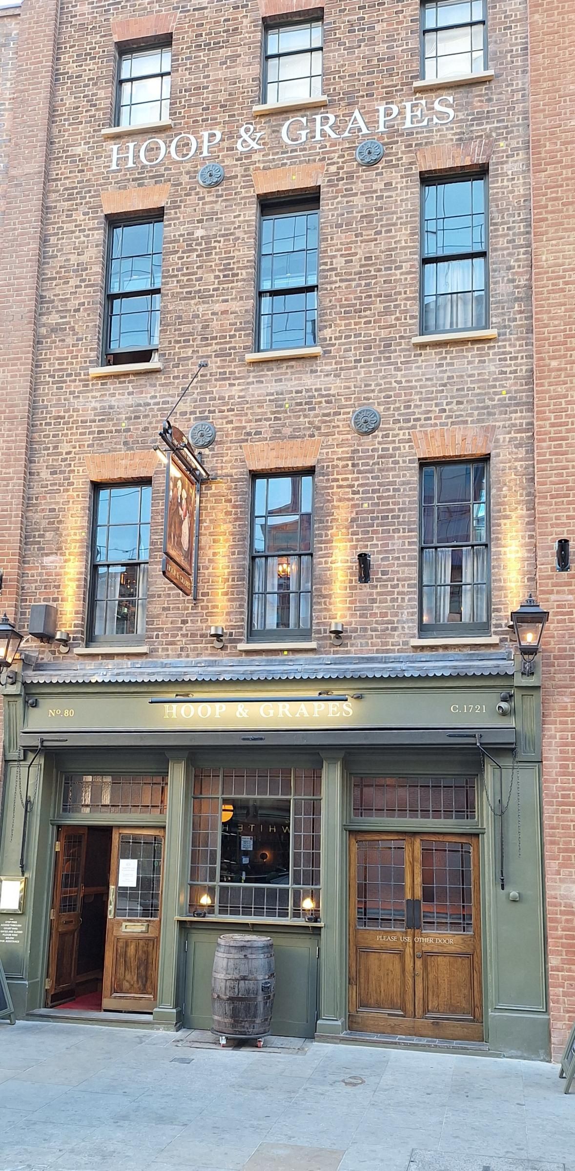 Hoop and Grapes London EC4A 20260425. (Pub, External, Key). Published on 28-04-2026