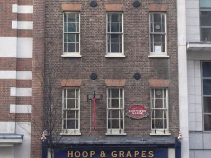 Hoop & Grapes London EC4 taken Jan 2008. (Pub, External). Published on 01-12-2013