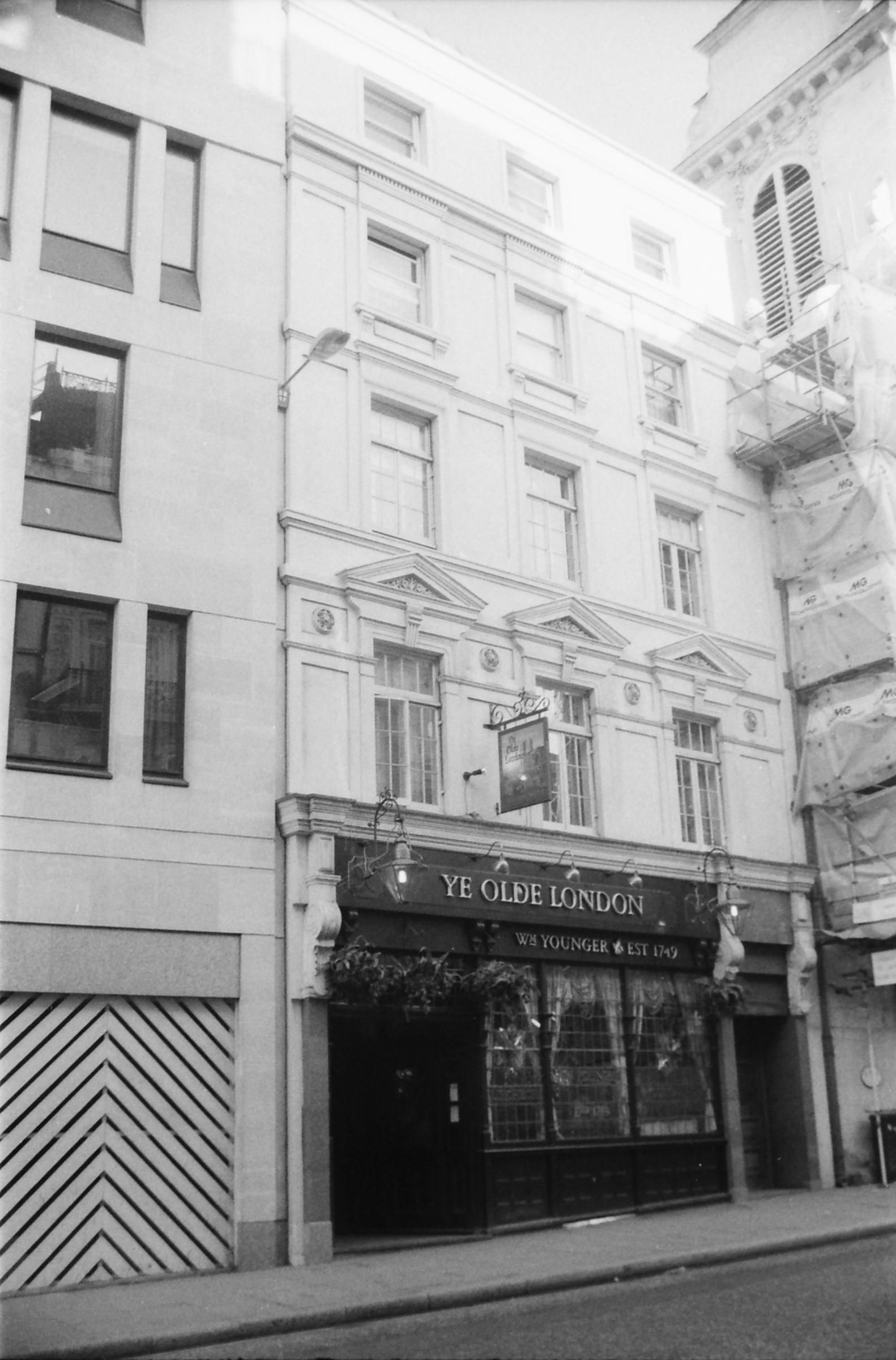Ye Old London London EC4 taken 10 Dec 1988.. (Pub, External). Published on 12-04-2019