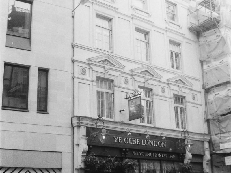 Ye Old London London EC4 taken 10 Dec 1988.. (Pub, External). Published on 12-04-2019