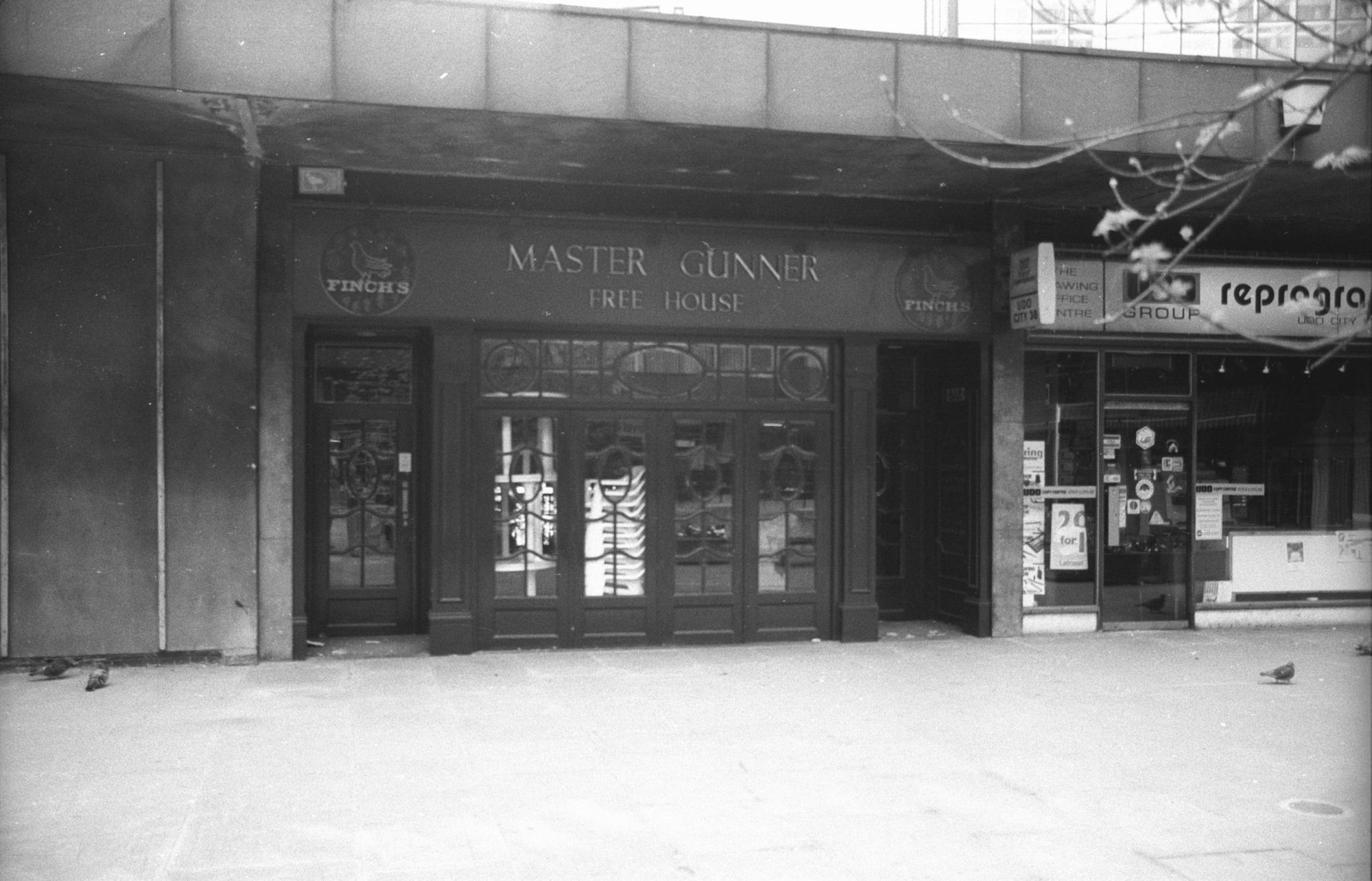 Master Gunner London EC4 taken in July 1985.. (Pub, External). Published on 12-04-2019