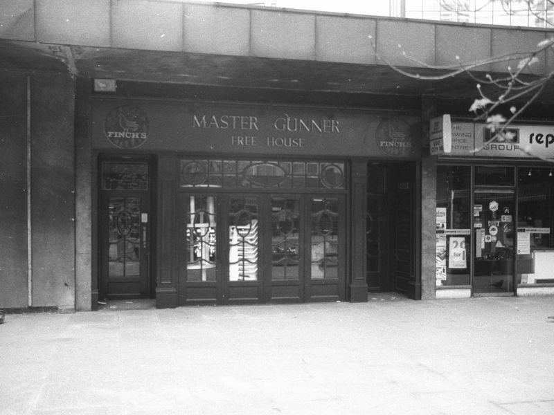 Master Gunner London EC4 taken in July 1985.. (Pub, External). Published on 12-04-2019