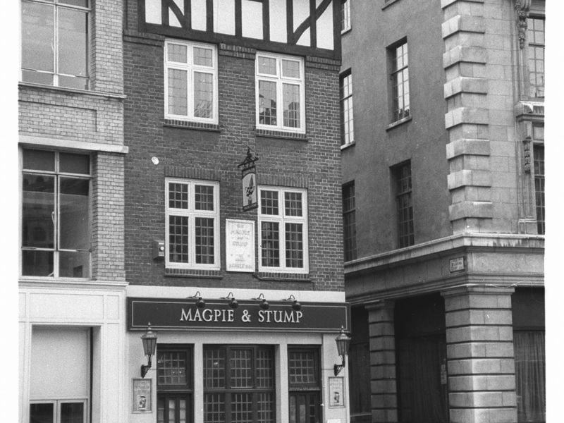 Magpie & Stump London EC4 taken in July 1985.. (Pub, External). Published on 12-04-2019 