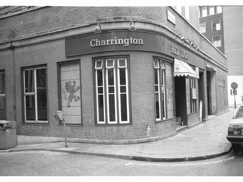 Red Lion London EC4 taken in July 1985.. (Pub, External). Published on 12-04-2019 